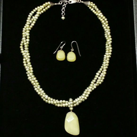 Green Pearl Necklace & Earrings - Picture 1 of 7
